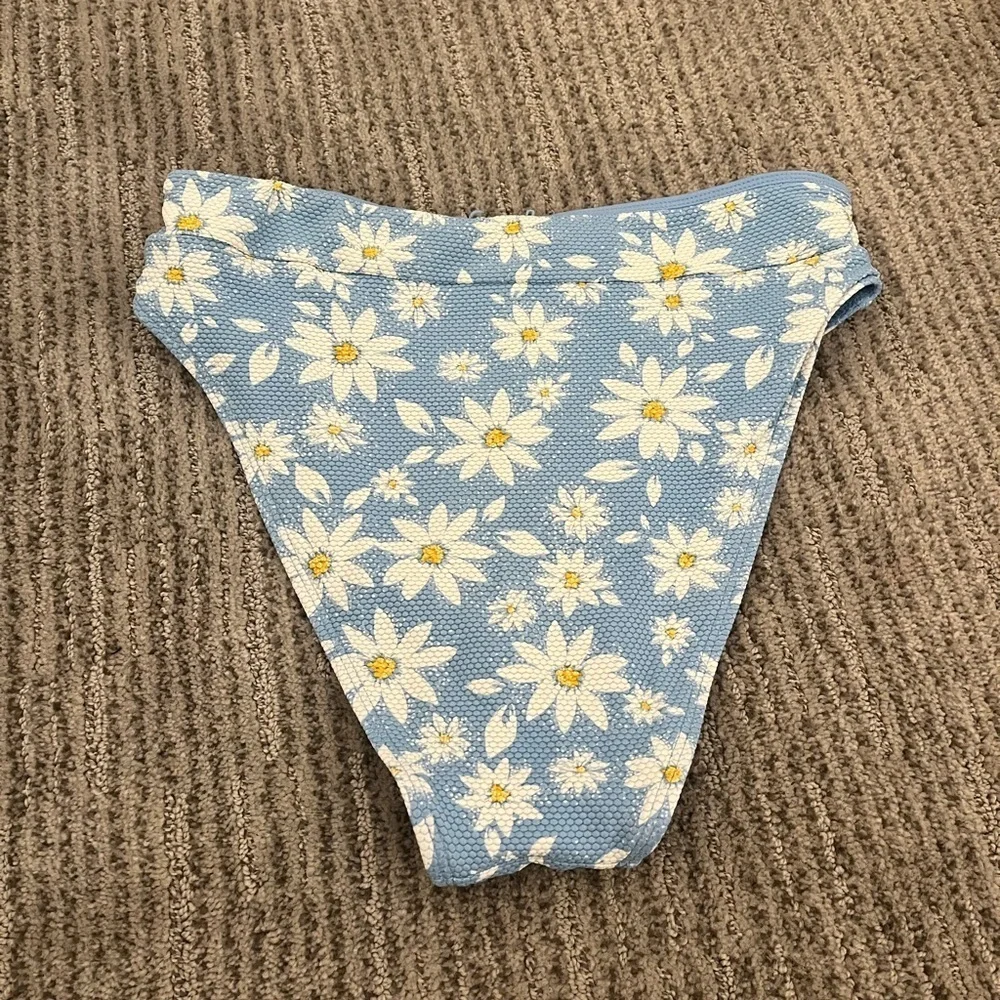 Xhileration women size medium swim bottom floral